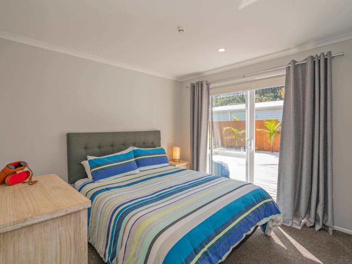 Modern Beach Pad - Whitianga Holiday Home エクステリア 写真