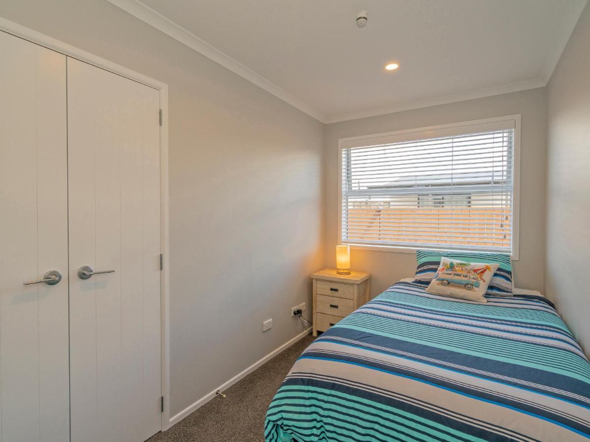 Modern Beach Pad - Whitianga Holiday Home エクステリア 写真