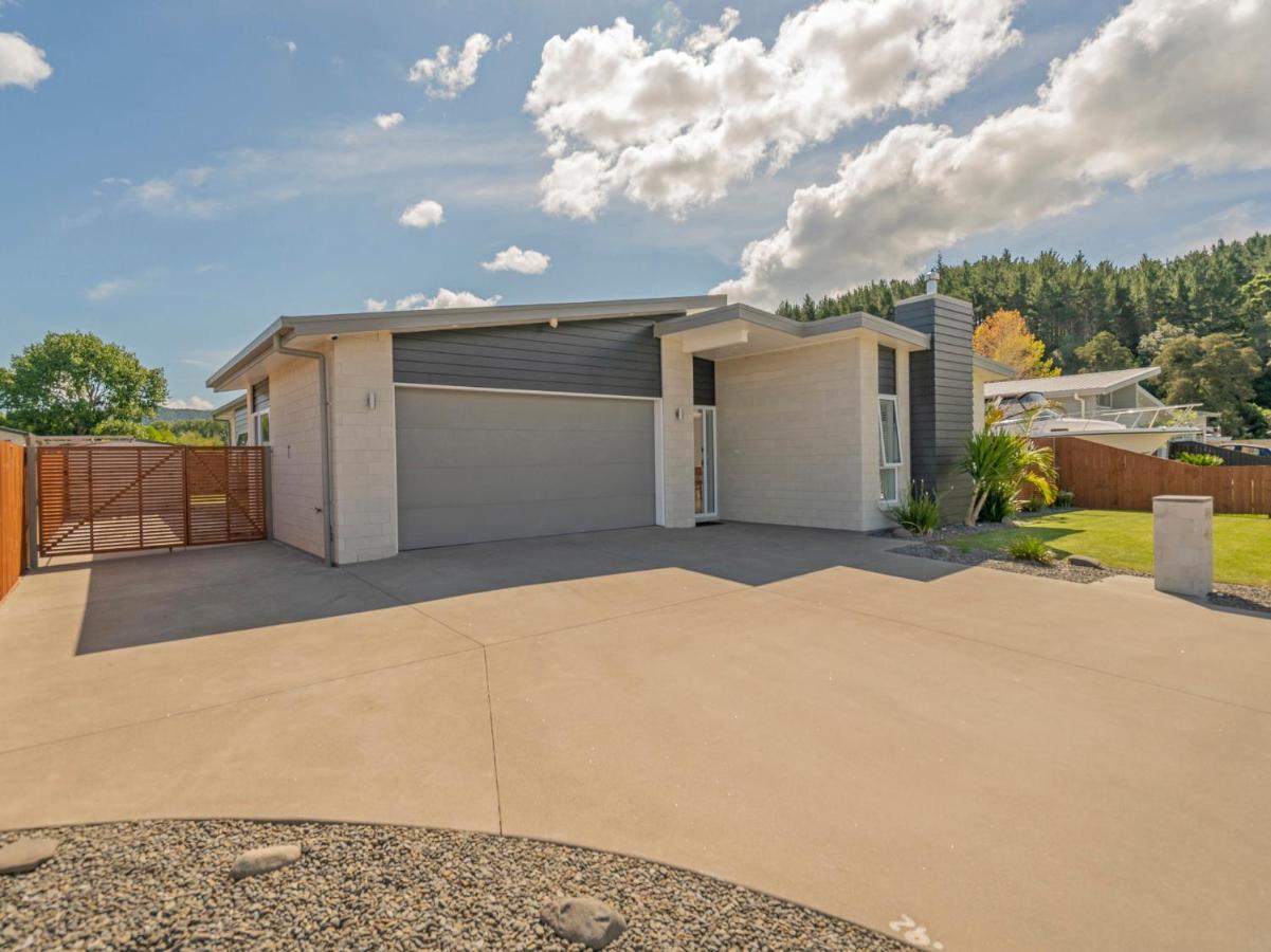 Modern Beach Pad - Whitianga Holiday Home エクステリア 写真