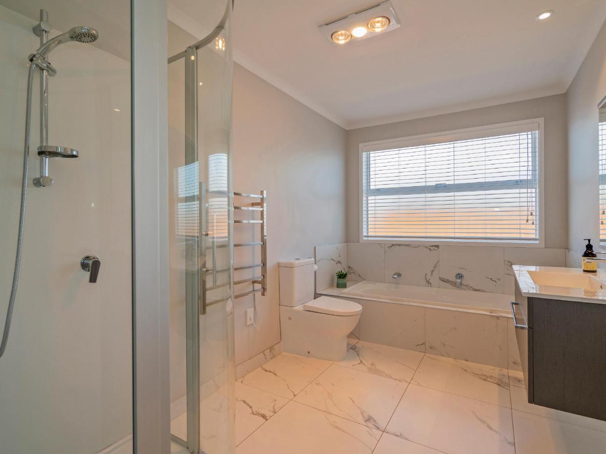 Modern Beach Pad - Whitianga Holiday Home エクステリア 写真